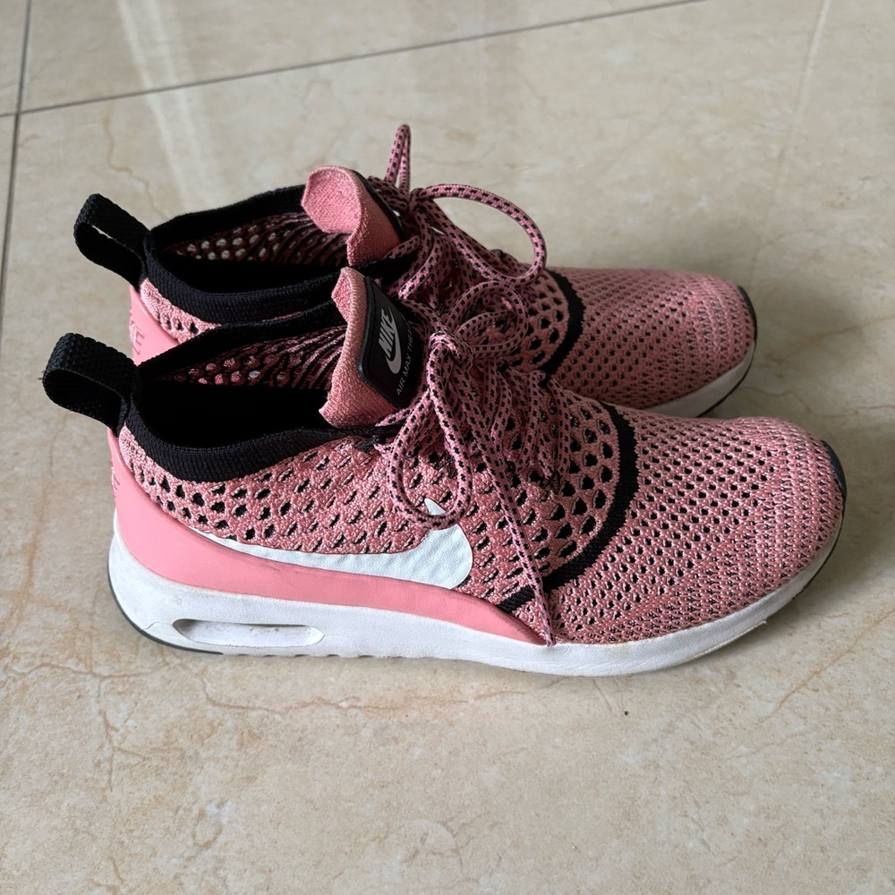 Nike Pink Sneakers
